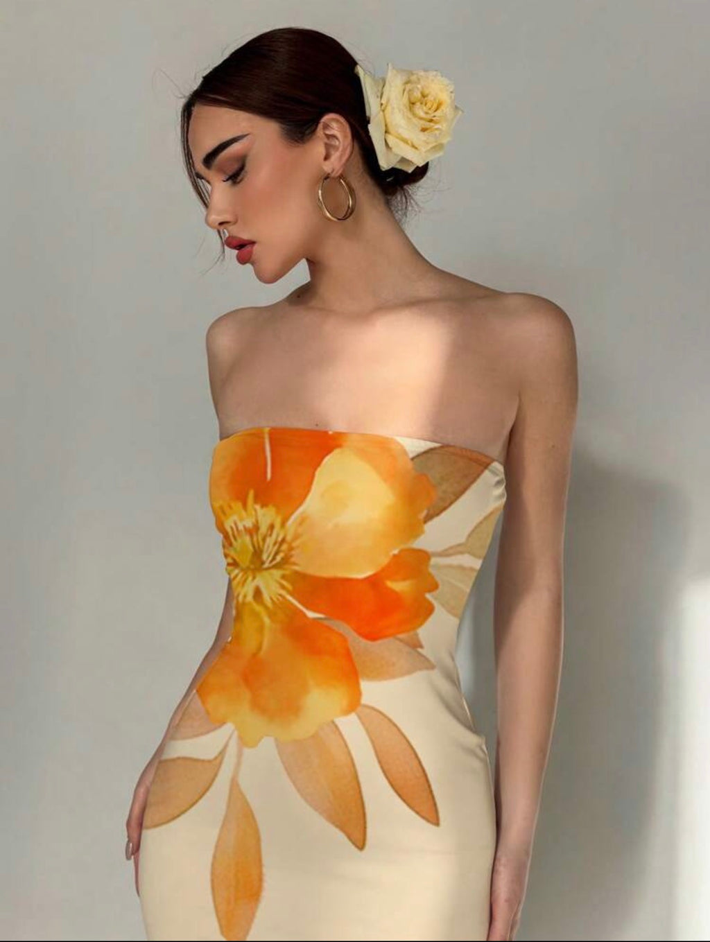 Vestido Maxi Strapless Floral – Elegancia Tropical