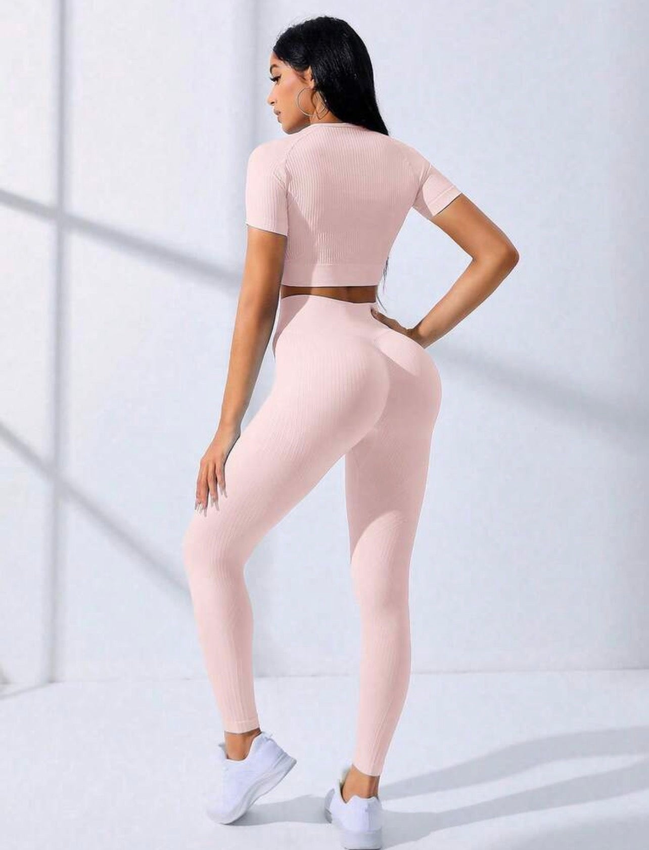 Conjunto Deportivo de Dos Piezas Seamless Premium – Efecto Push-Up y Secado Rápido