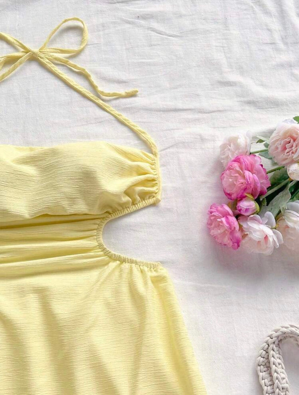 Vestido Midi Halter Cut-Out – Amarillo Pastel