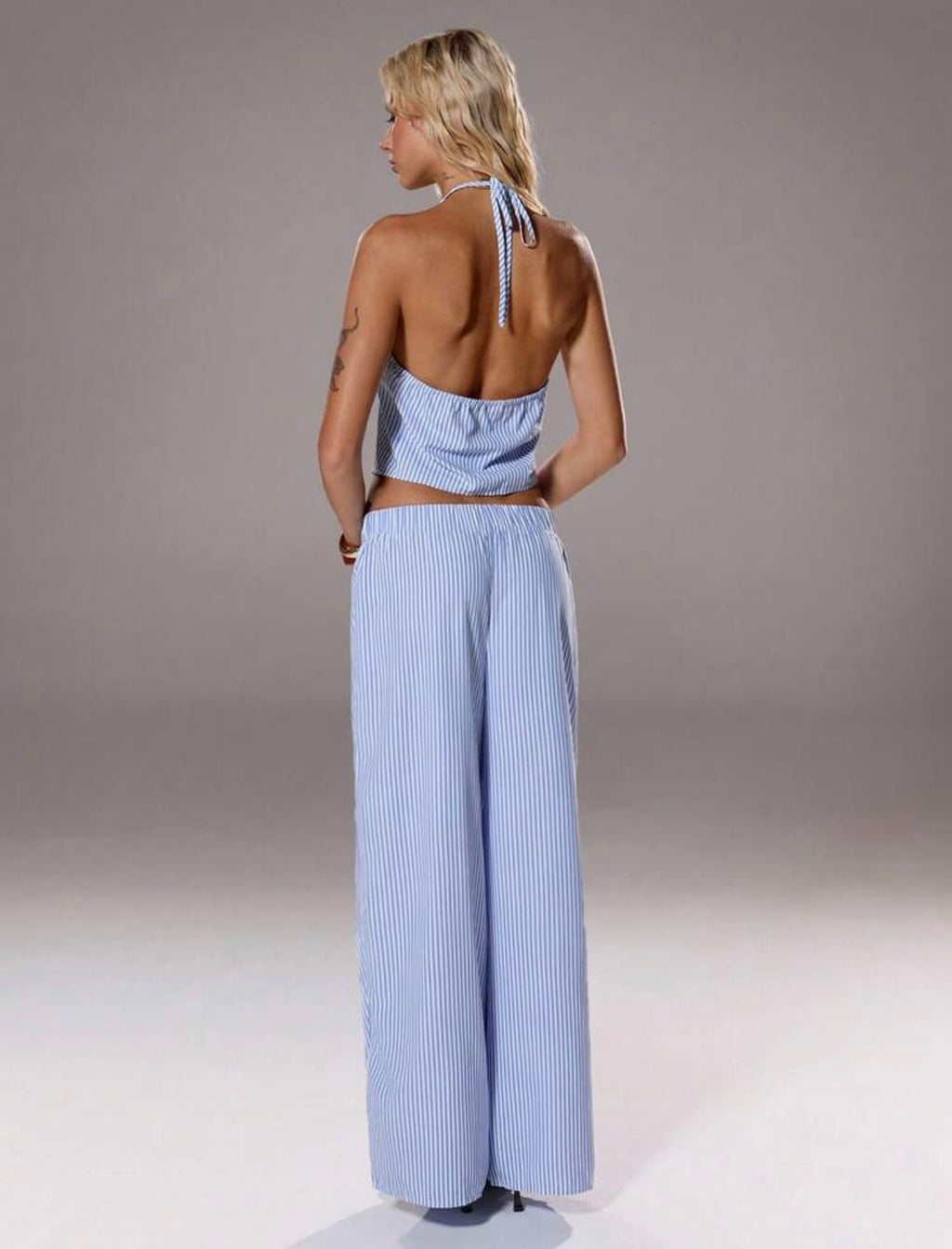 Conjunto Dos Piezas Escote Halter "Brisa Marina" – Azul y Blanco