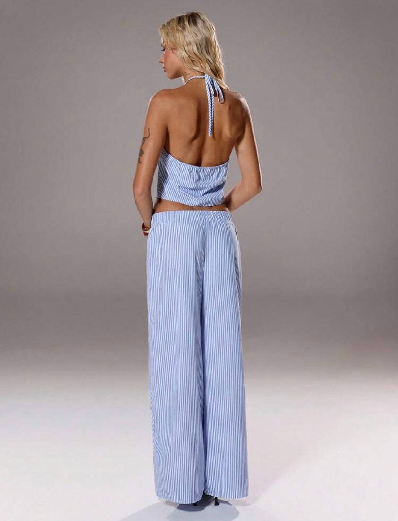 Conjunto Dos Piezas Escote Halter "Brisa Marina" – Azul y Blanco