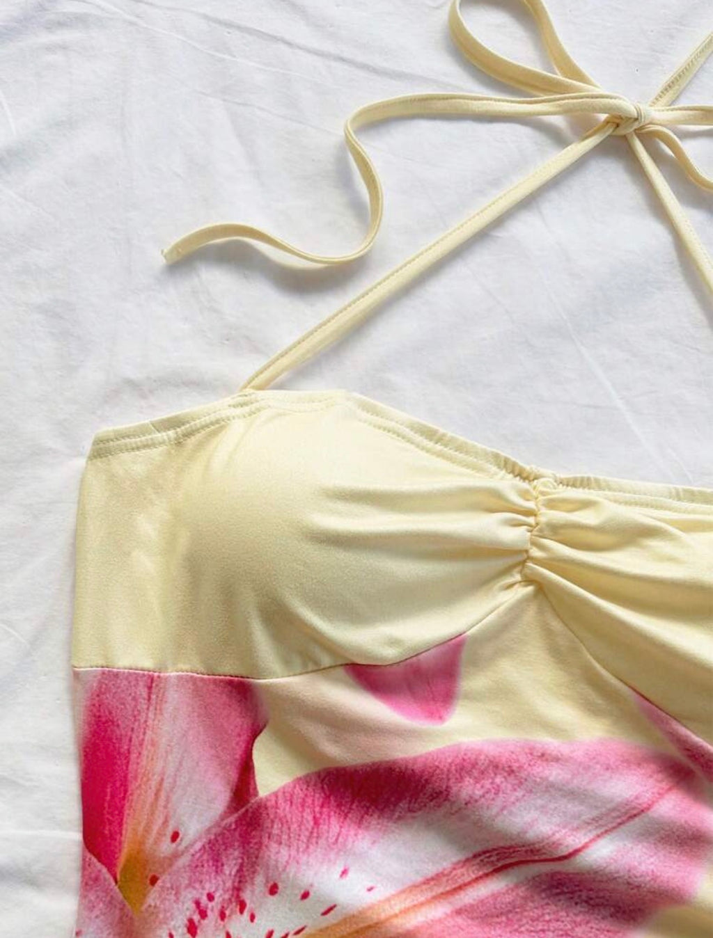 Vestido Corto Halter Drapeado "isla de las Flores" – Amarillo y Rosa