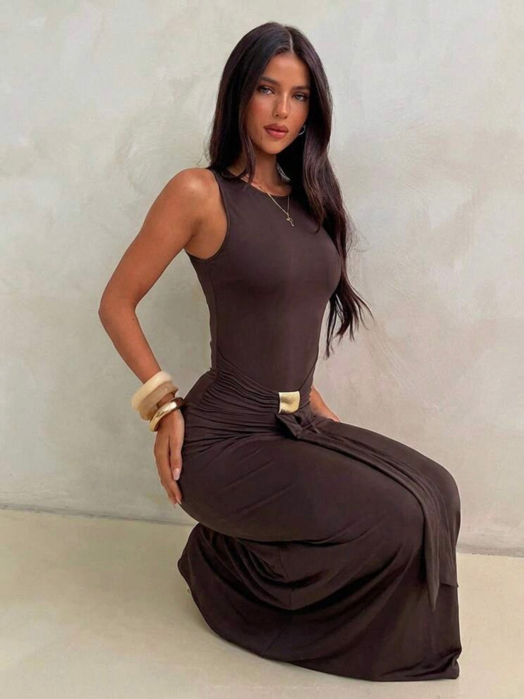 Vestido Maxi con Espalda Descubierta y Detalle Metálico Kiara