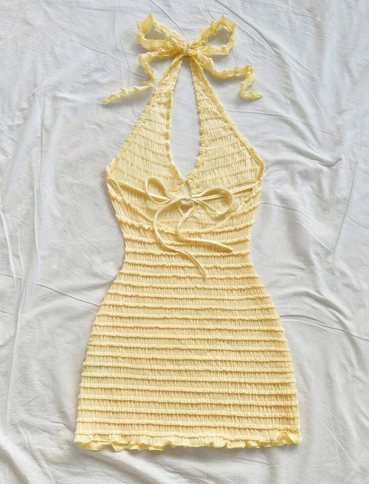 Vestido Corto Halter Texturizado – Amarillo Pastel