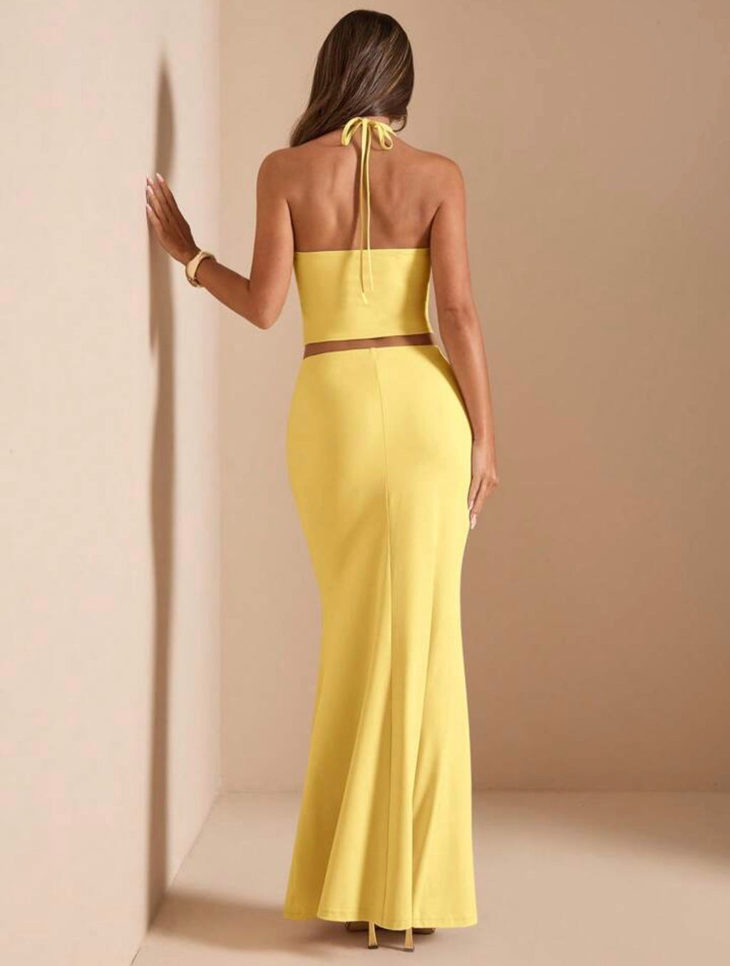 Conjunto Dos Piezas de Top Halter con Nudo y Falda Maxisirena "Sol de Verano" – Amarillo Pastel