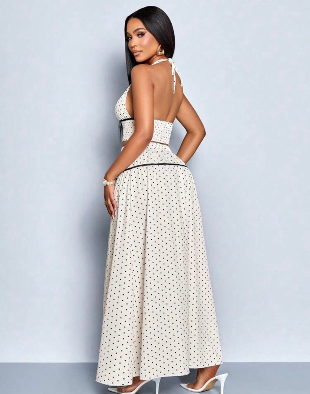 Conjunto Saint-Tropez – Top Halter Escotado y Falda Maxi de Lunares