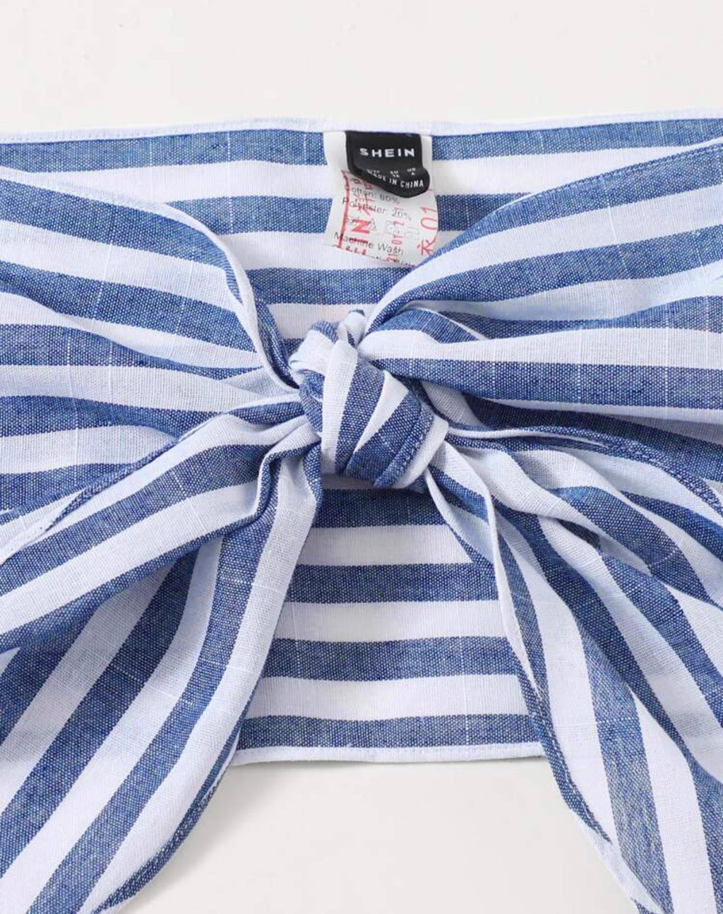 Conjunto Playero de Dos Piezas – Top Strapless con Nudo y Shorts a Rayas