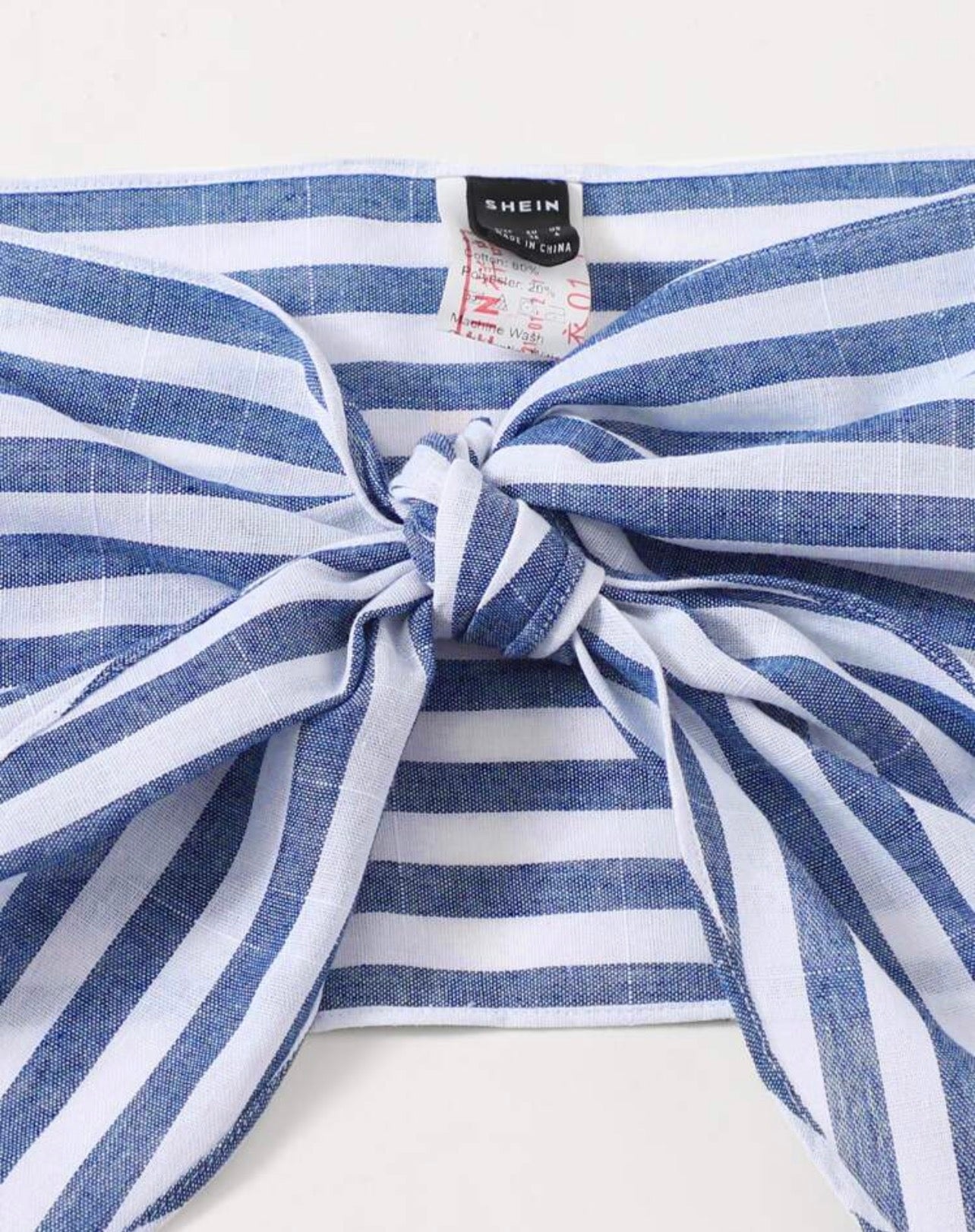 Conjunto Playero de Dos Piezas – Top Strapless con Nudo y Shorts a Rayas