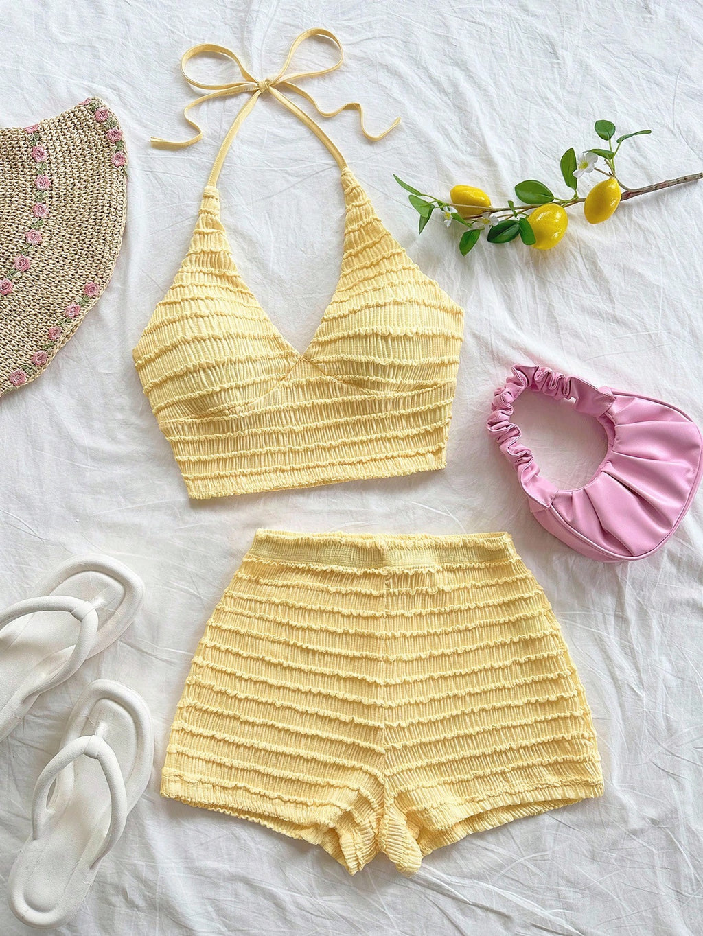 Conjunto de Dos Piezas "Lemon Sorbet" – Top Halter y Shorts de Textura Rugosa