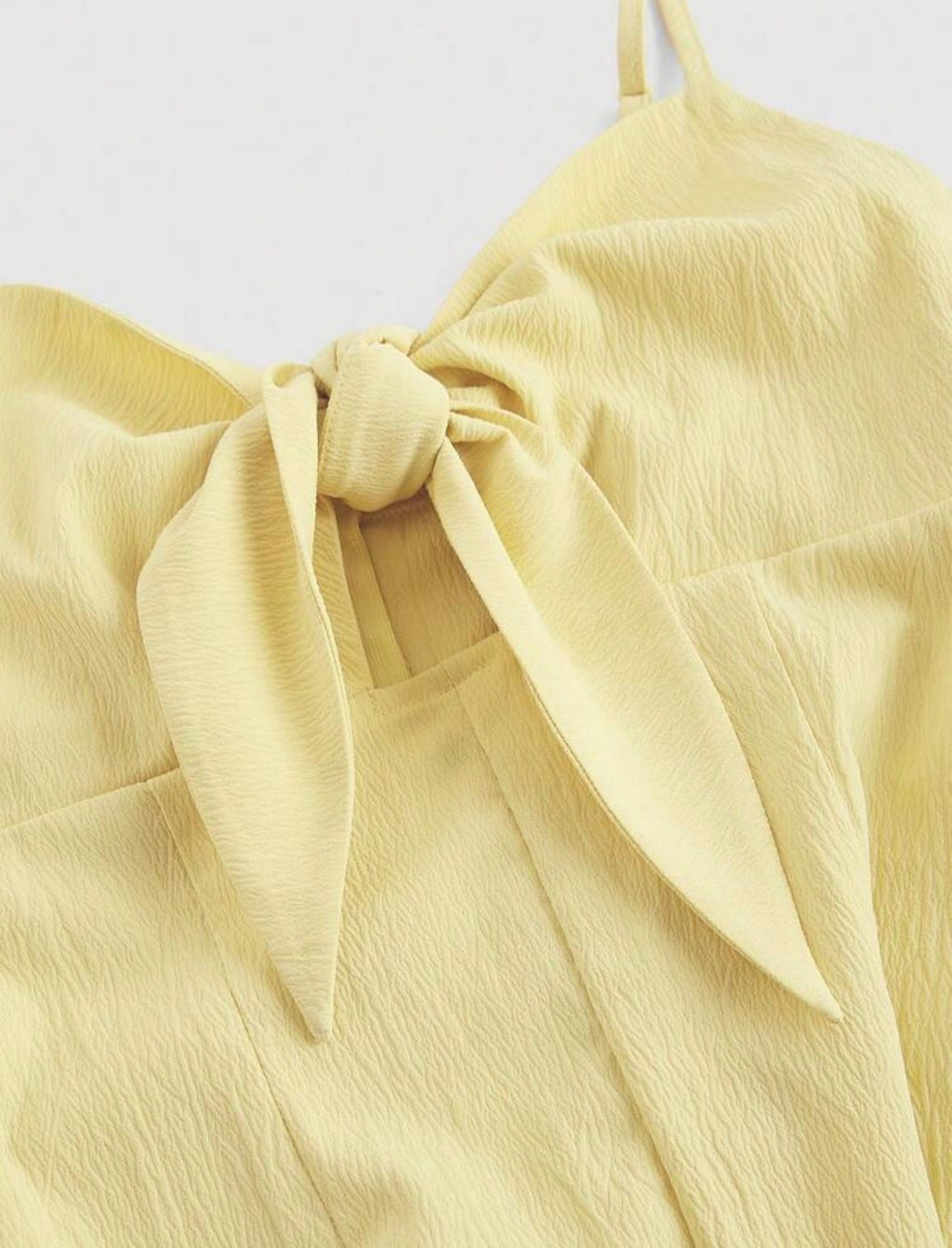 Enterizo Corto con Lazo Frontal – Amarillo Pastel