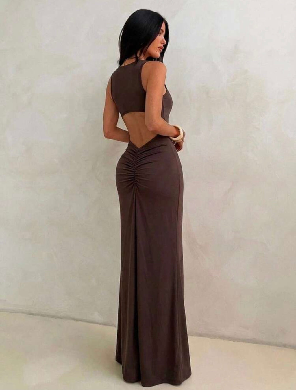 Vestido Maxi con Espalda Descubierta y Detalle Metálico Kiara