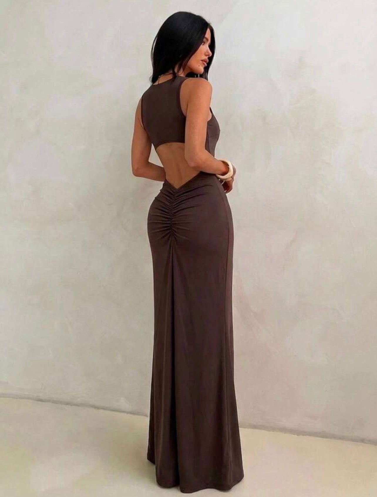 Vestido Maxi con Espalda Descubierta y Detalle Metálico Kiara