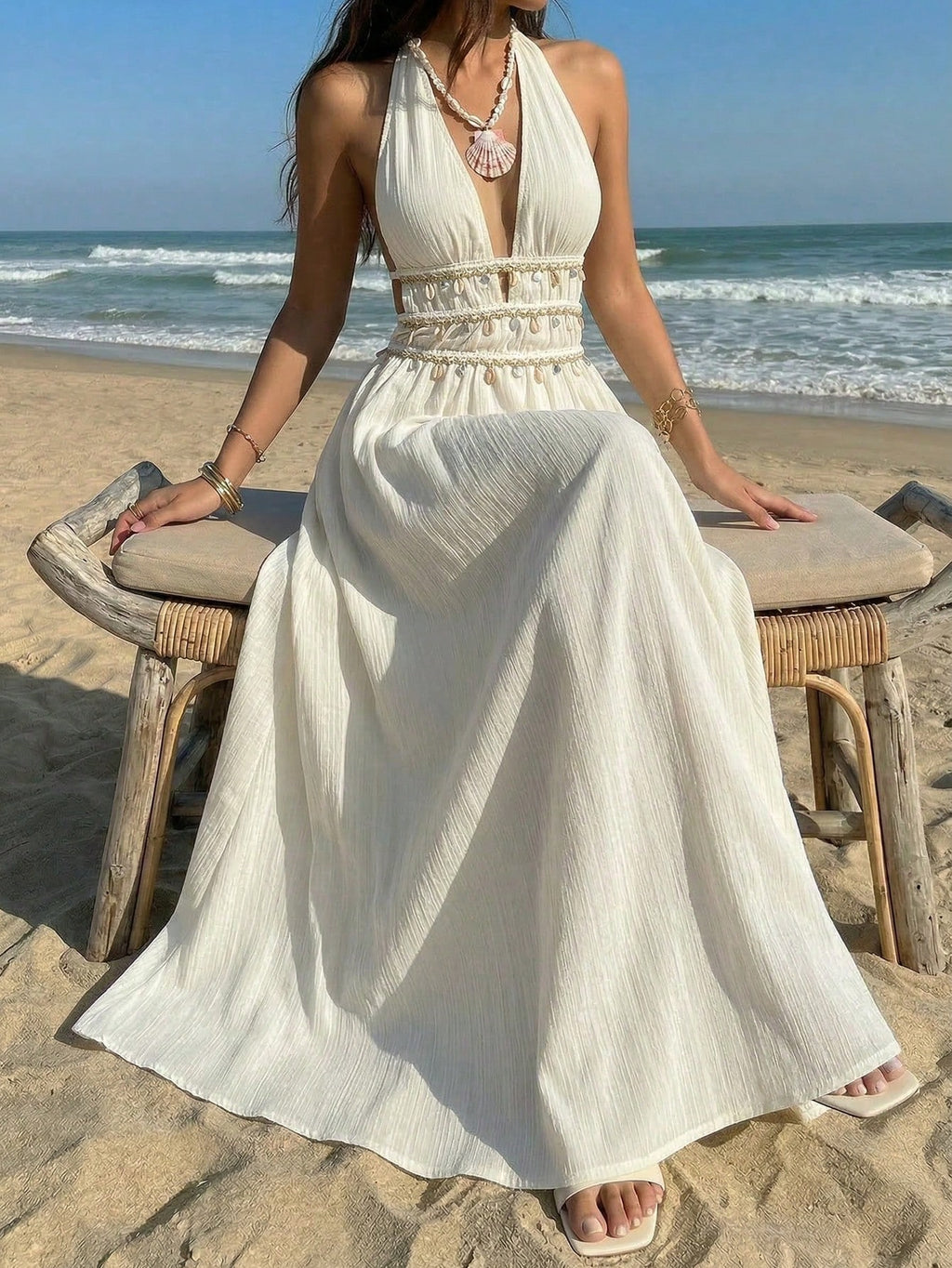 Vestido Maxi Halter con Cintura Bordada de Conchas y Cuentas Ibiza