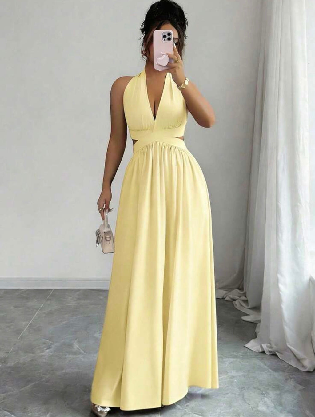 Vestido Largo de Fiesta con Escote Halter y Recortes – Amarillo Pastel