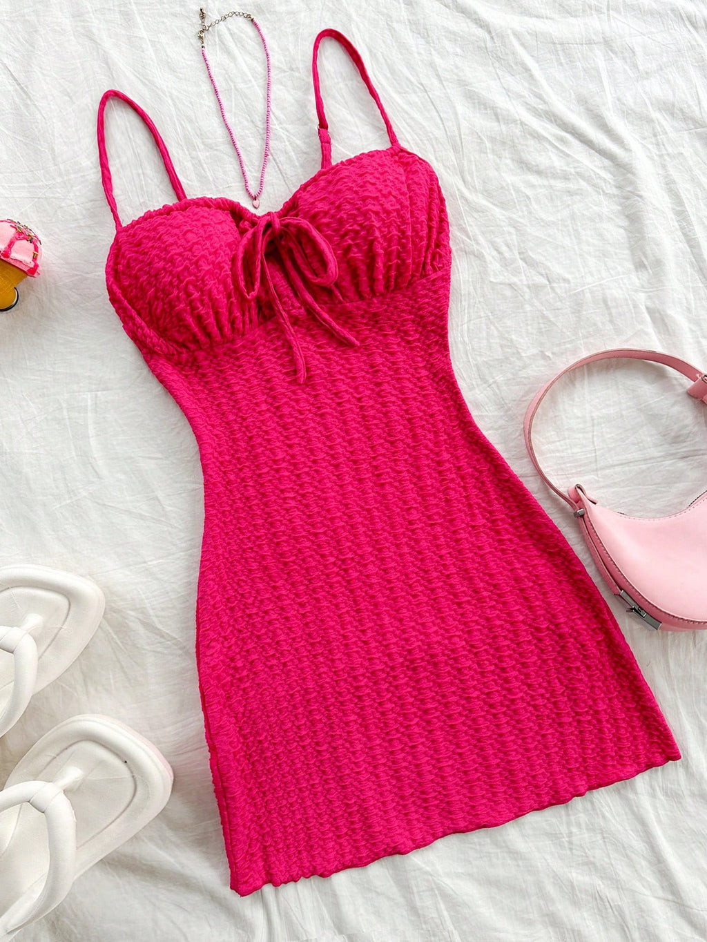 Vestido Mini Texturizado Rosa Fucsia – Estilo Corsé con Lazo Frontal