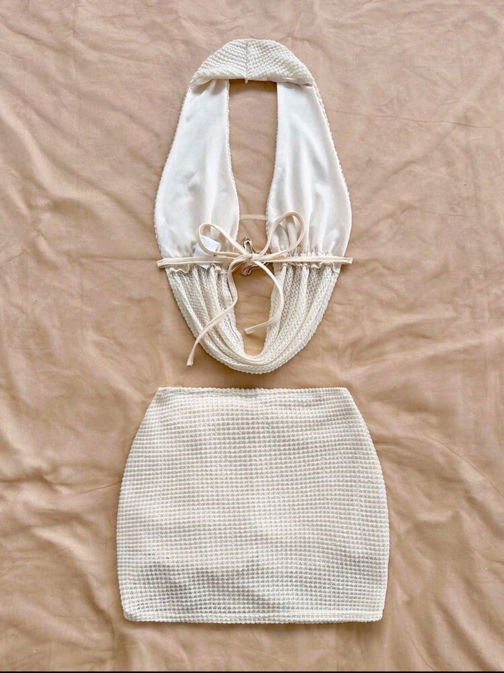 Set Resort Bahamas – Top Halter Escotado y Minifalda Fruncida