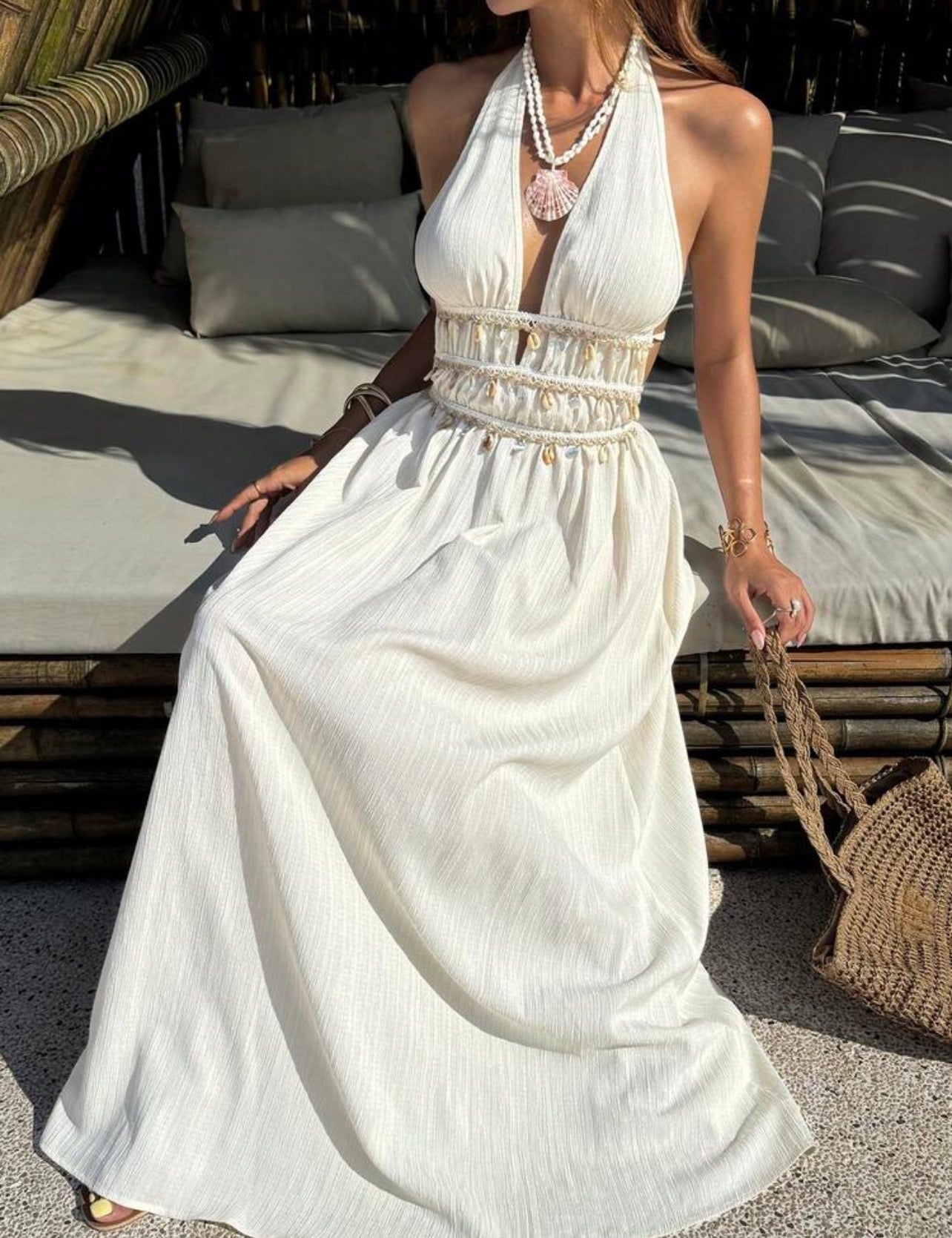 Vestido Maxi Halter con Cintura Bordada de Conchas y Cuentas Ibiza