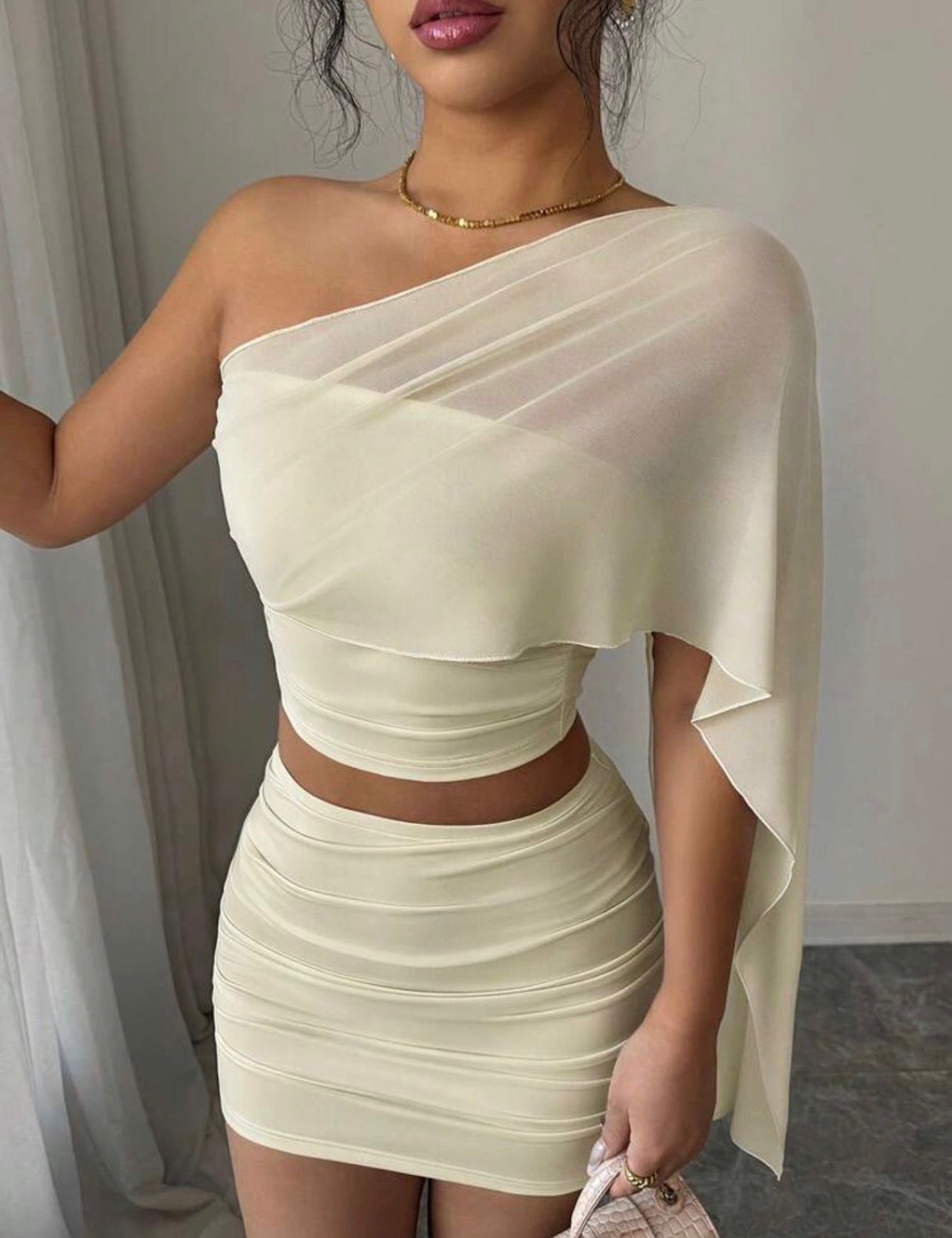 Set Atenas Elegance – Top Asimétrico de Mesh y Minifalda Drapeada