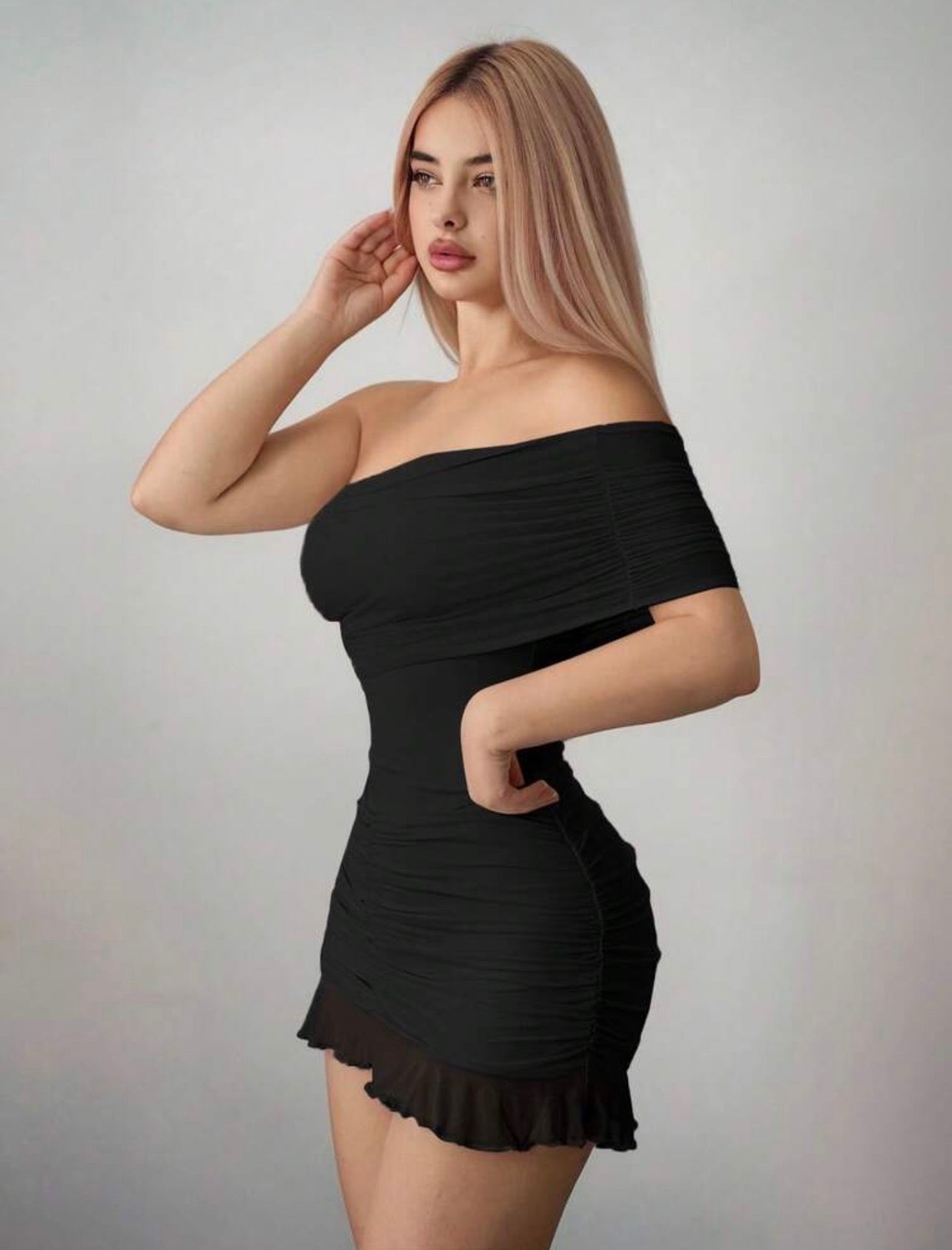 Minivestido Asimétrico "Obsidian" con Fruncido y Olán