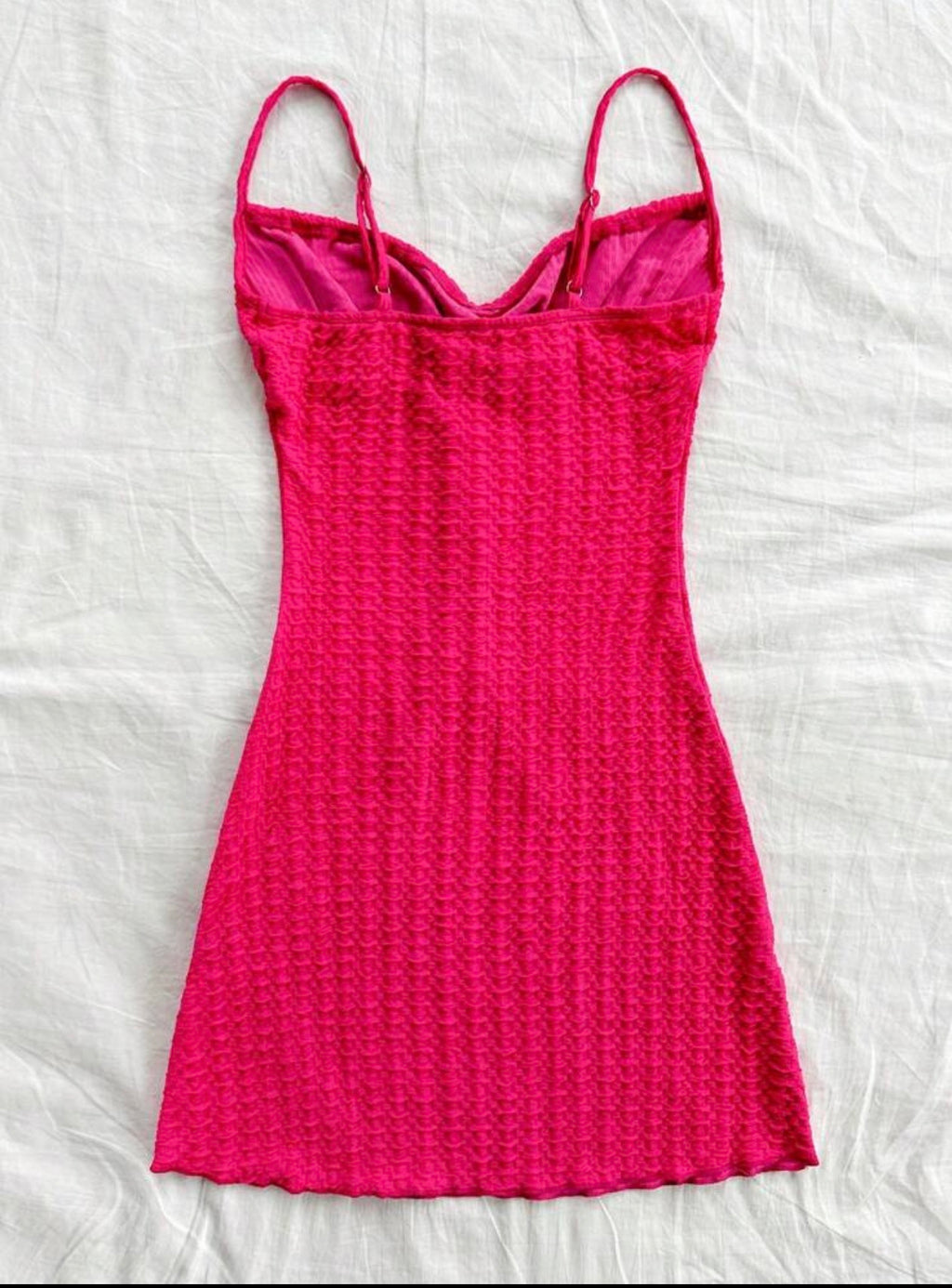 Vestido Mini Texturizado Rosa Fucsia – Estilo Corsé con Lazo Frontal