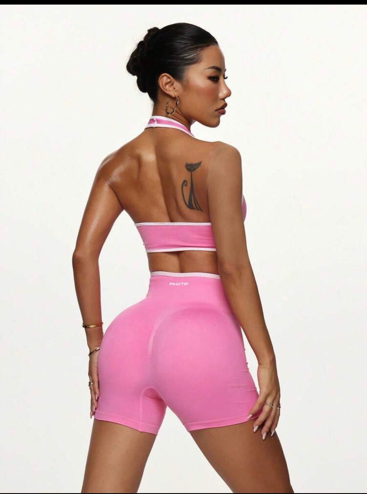 Conjunto Deportivo de Dos Piezas Pink Ribbed – Top Halter y Shorts de Cintura Alta