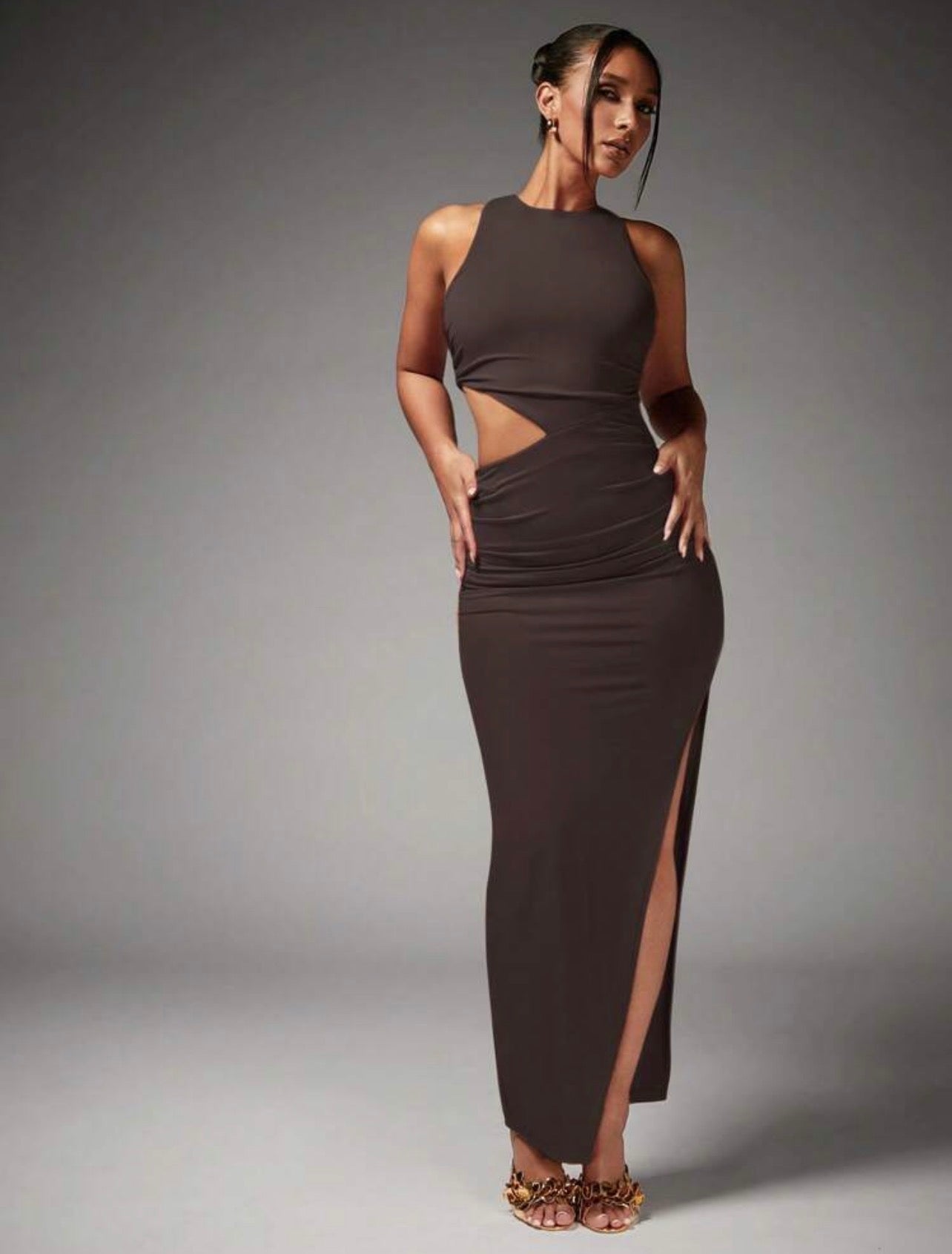 Vestido Largo Ajustado con Abertura Lateral y Cut-Out