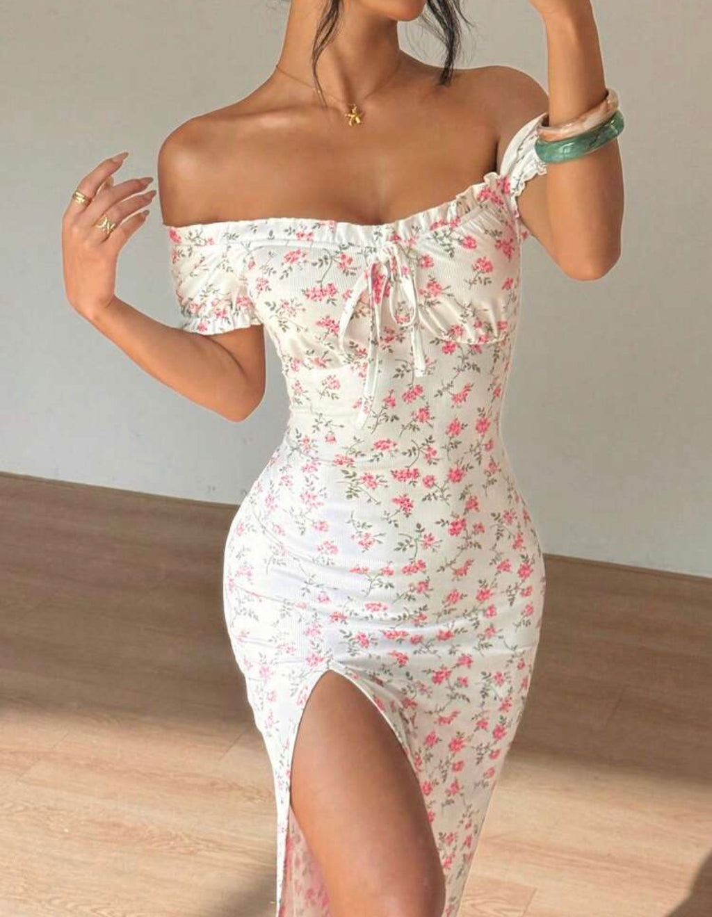 Vestido Midi de Hombros Caídos con Estampado Floral y Abertura Primavera
