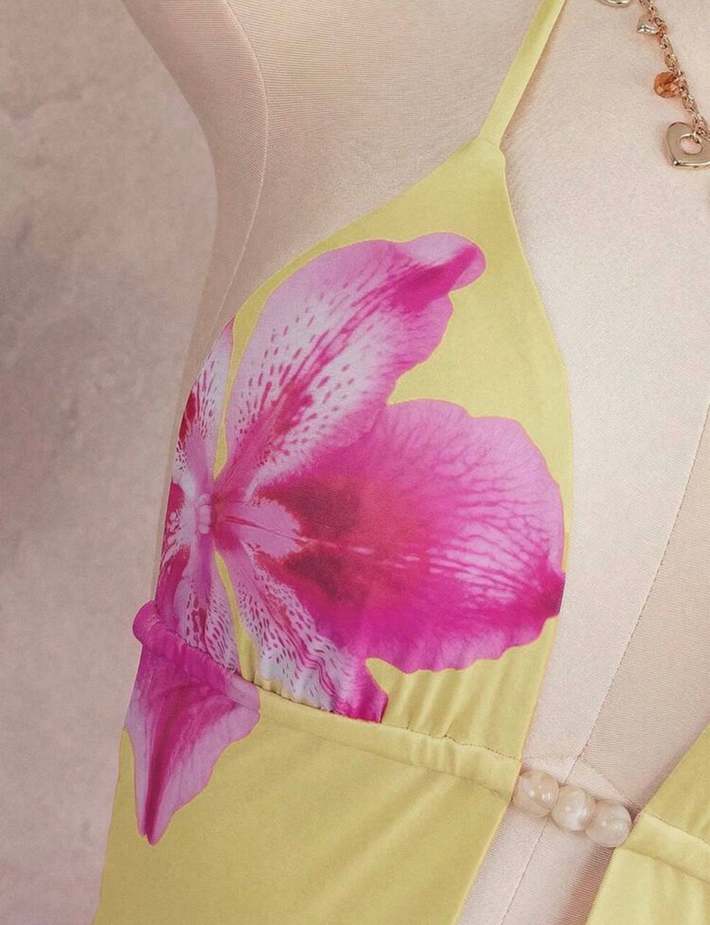 Set Resort Tropical – Monokini Triángulo y Mini Falda Ajustable