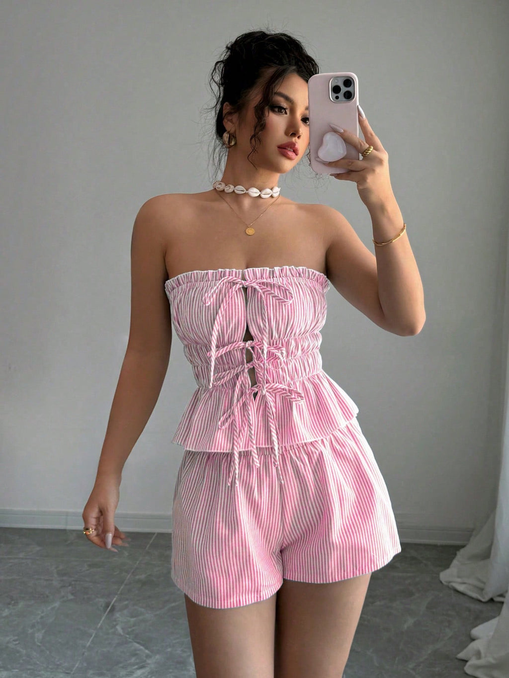 Conjunto "Pink Dream" – Set de 2 Piezas: Top Strapless de Lazos y Shorts a Rayas