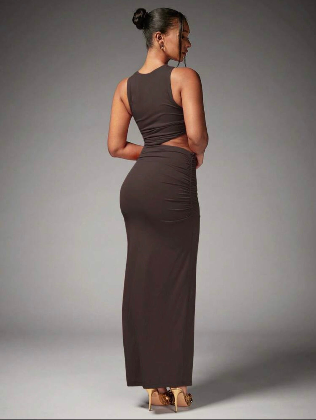 Vestido Largo Ajustado con Abertura Lateral y Cut-Out