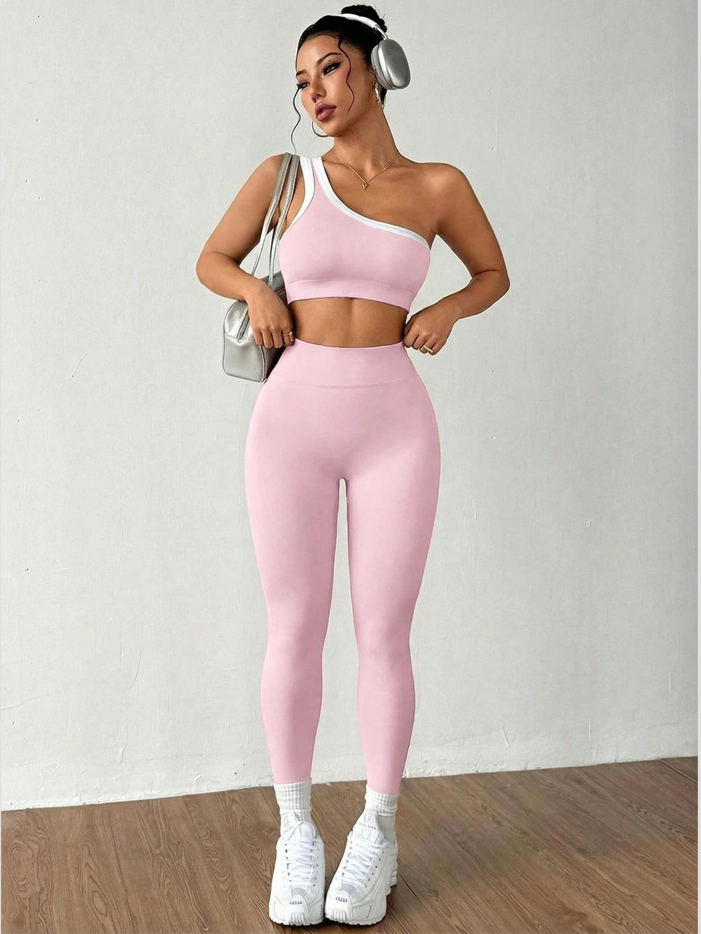 Conjunto Deportivo Asimétrico Pink Comfort – Top de Un Hombro y Leggings de Tiro Alto