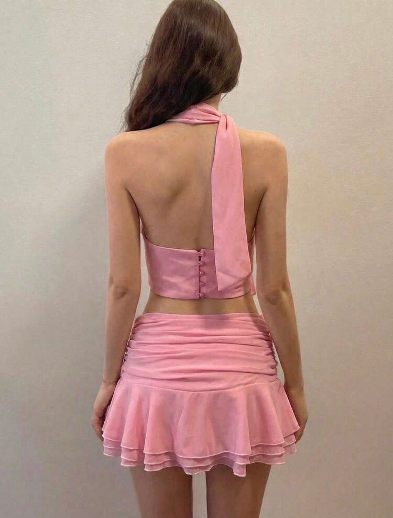 Conjunto Rose Garden – Top Halter Drapeado y Mini Falda con Aplique