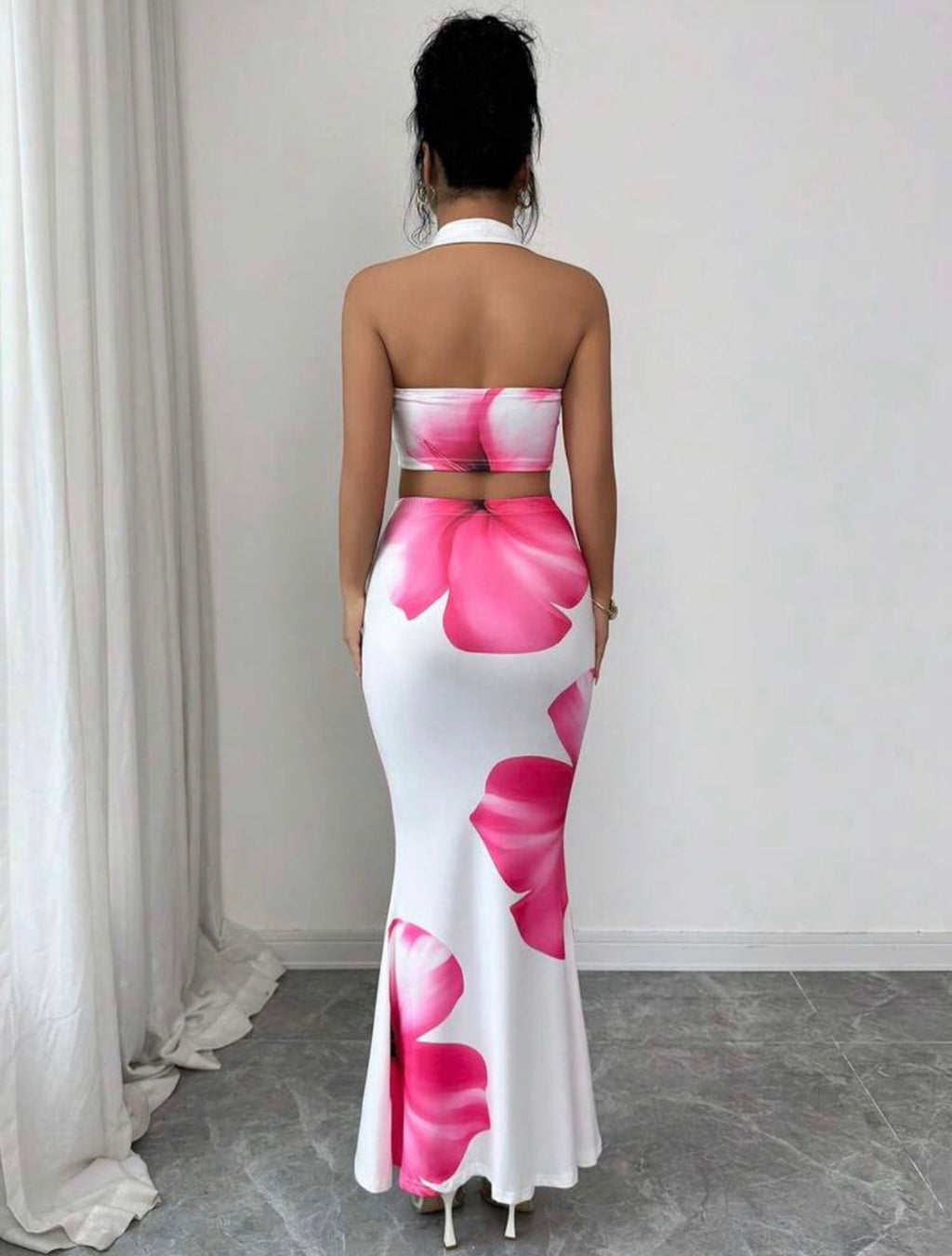 Conjunto Flora Sirena – Top Halter Cruzado y Falda Maxi con Vuelo Bajo