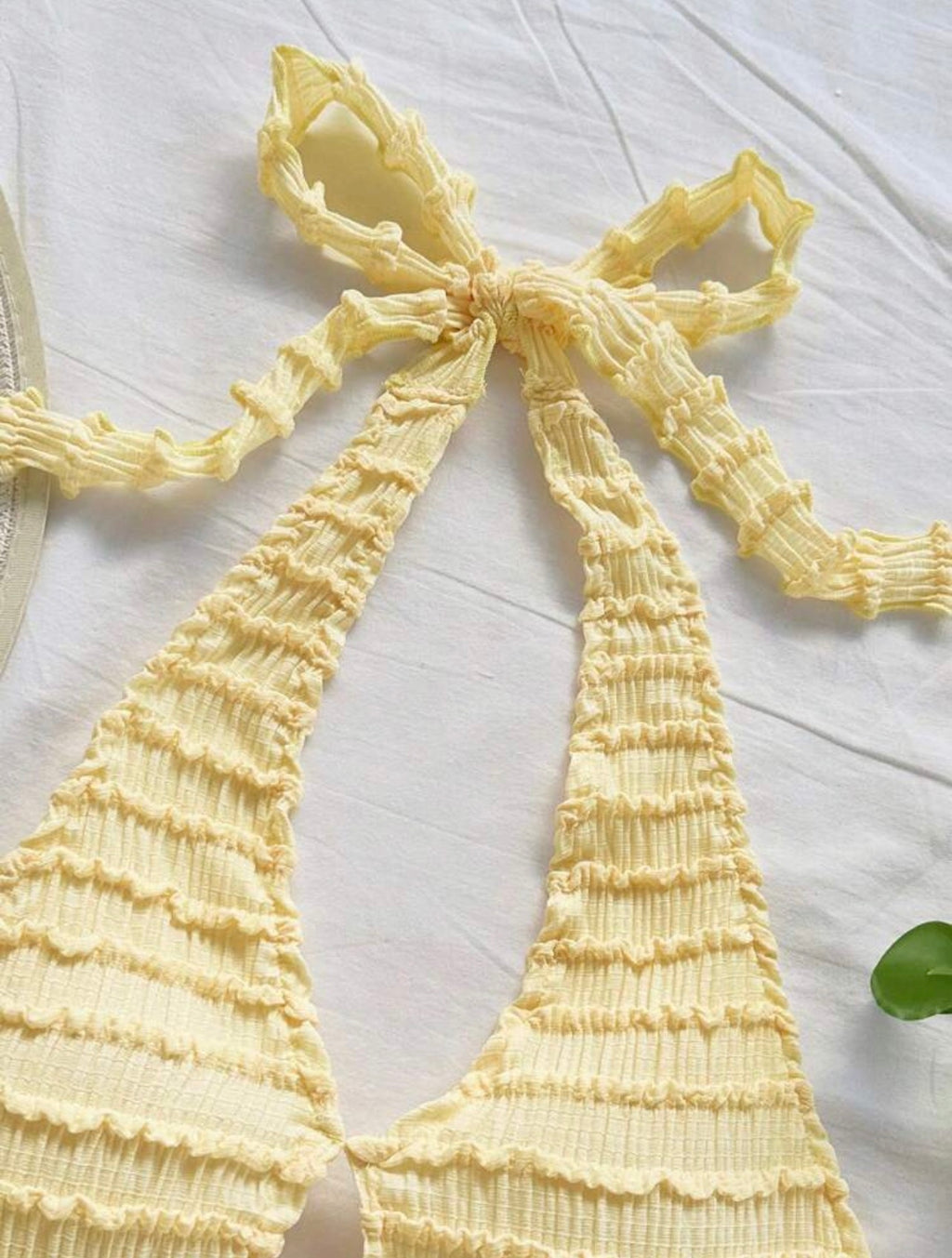 Vestido Corto Halter Texturizado – Amarillo Pastel