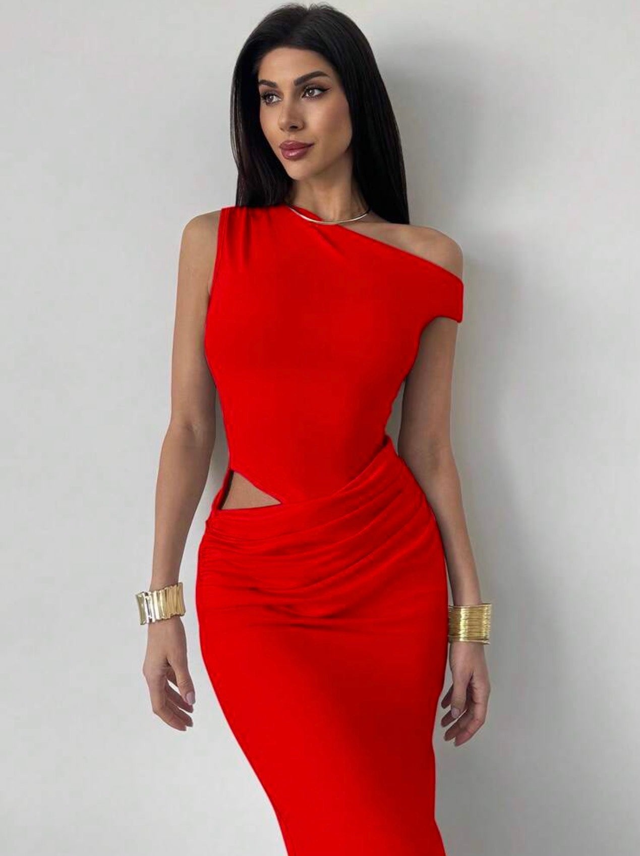 Vestido Maxi Asimétrico Rojo Pasión – Diseño Cut-Out y Drapeado Premium