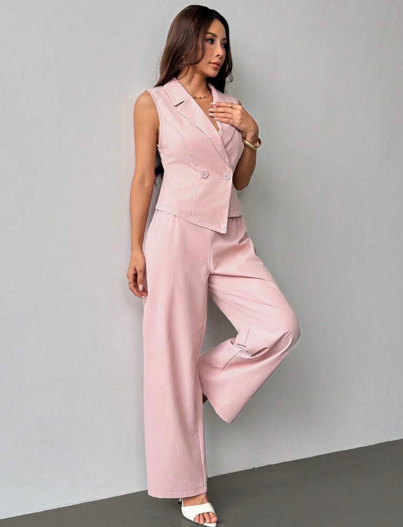 Conjunto Sastrero de Dos Piezas: Chaleco Cruzado y Pantalón de Pata Ancha Verona