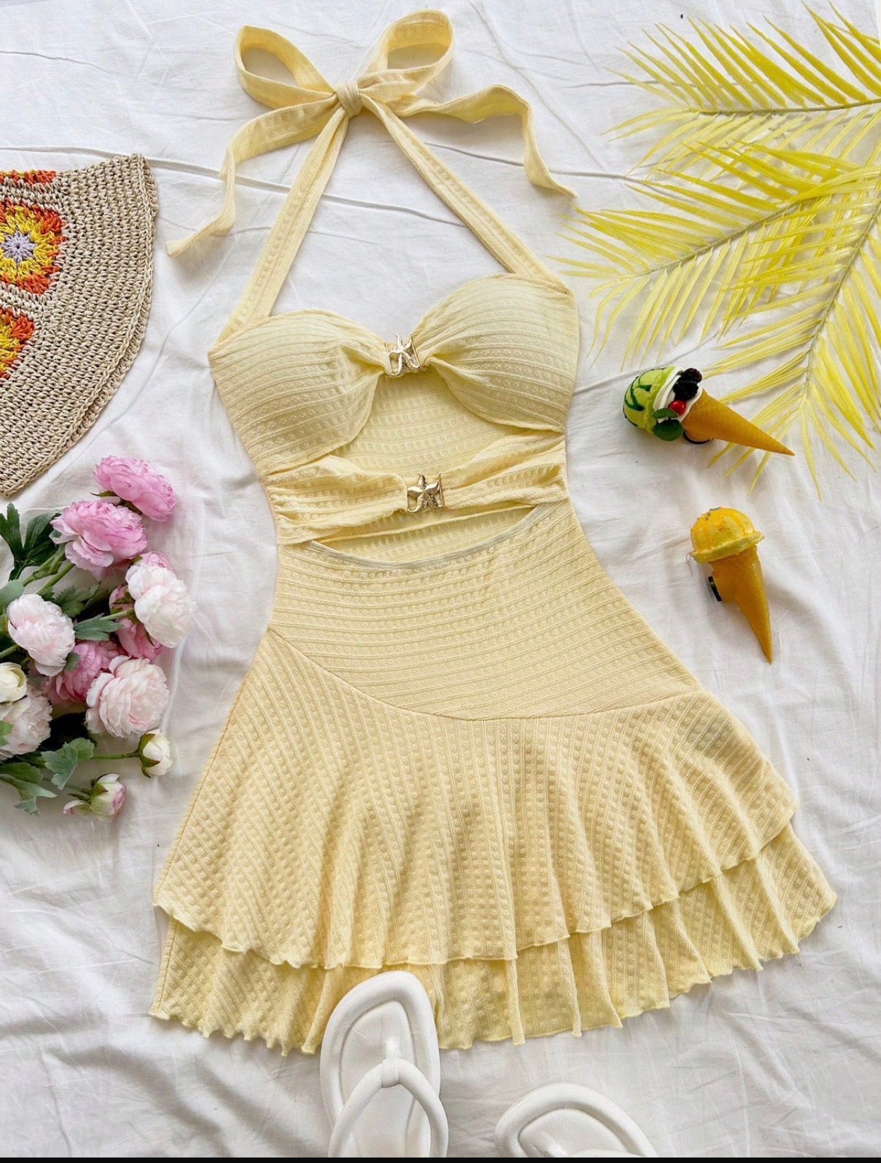 Vestido Playero Soleil – Escote Halter y Falda de Volantes