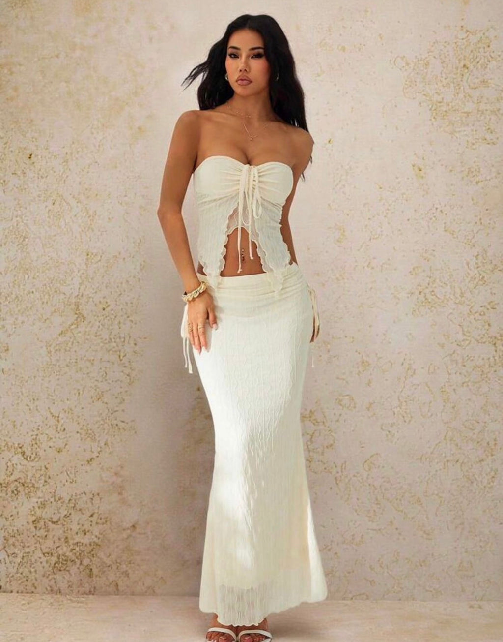 Conjunto Ivory Dream – Top Corsé Strapless con Fruncido y Falda Maxi Drapeada