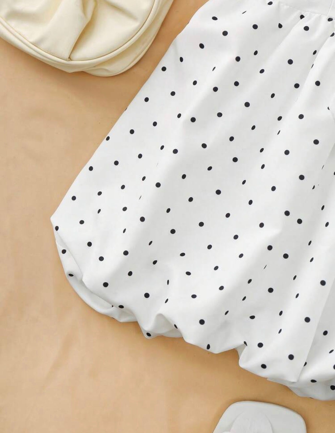 Vestido Mini Halter Retro: Estampado de Lunares y Falda Globo con Lazo