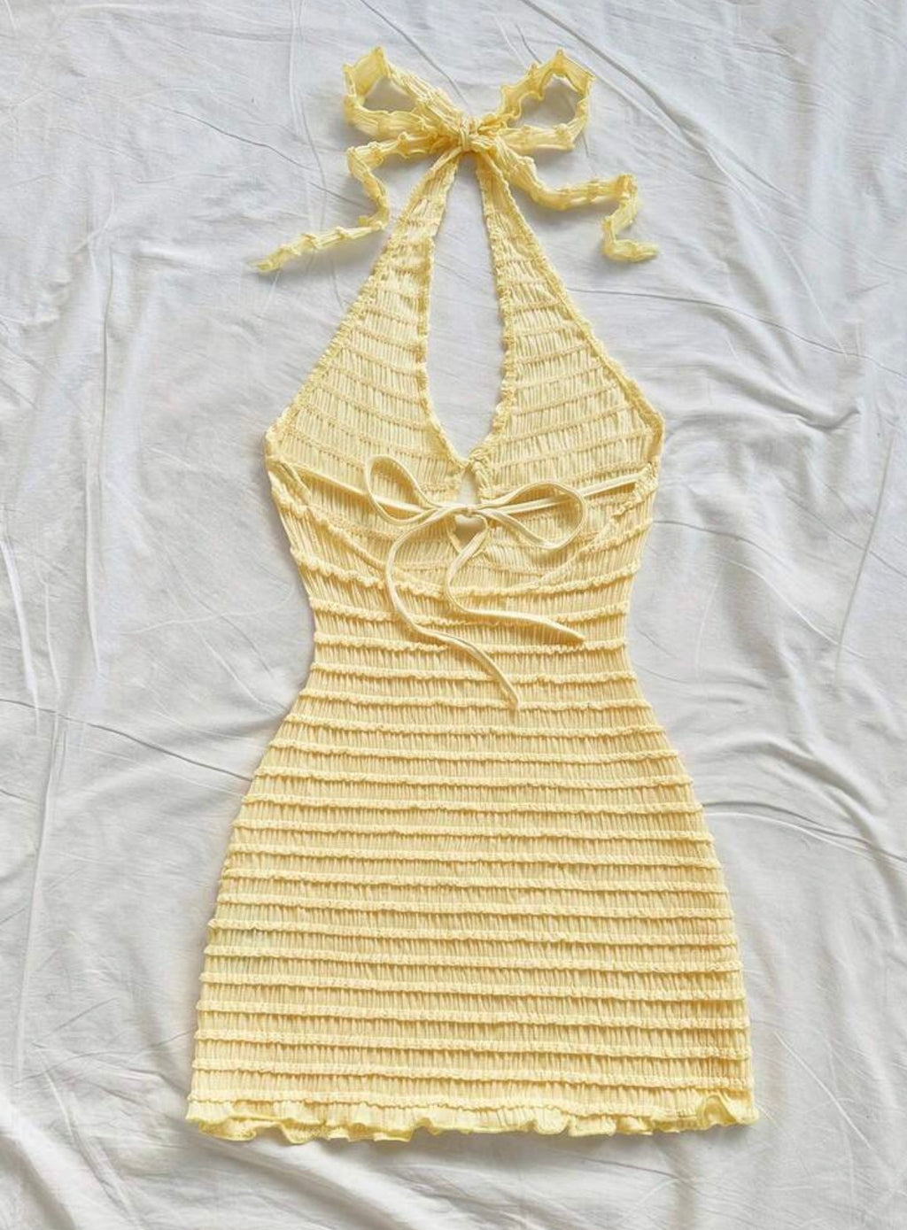 Vestido Mini Halter Texturizado – Amarillo Pastel "Summer Glow"