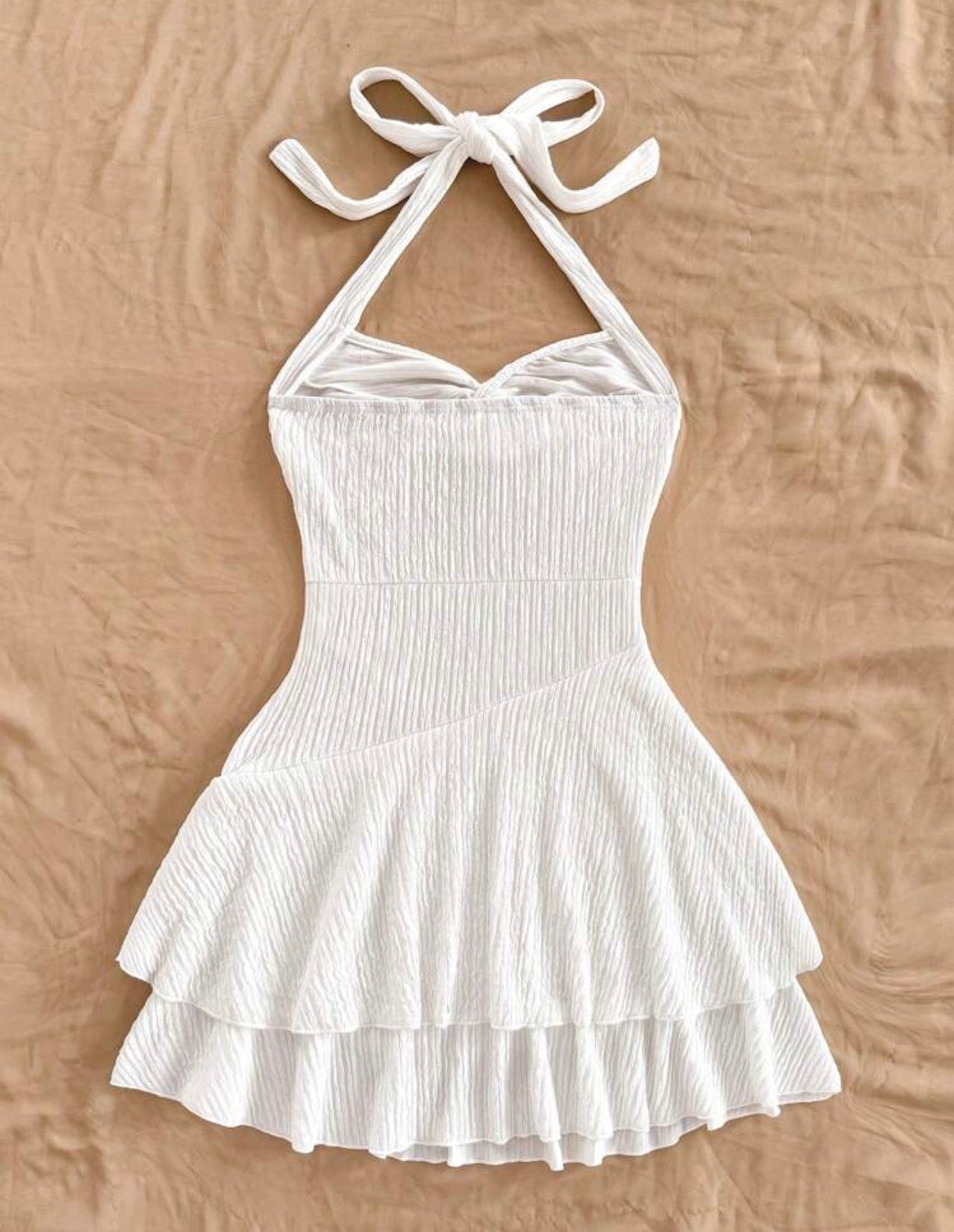 Vestido Mini Ibiza – Halter Texturizado con Doble Volado Asimétrico