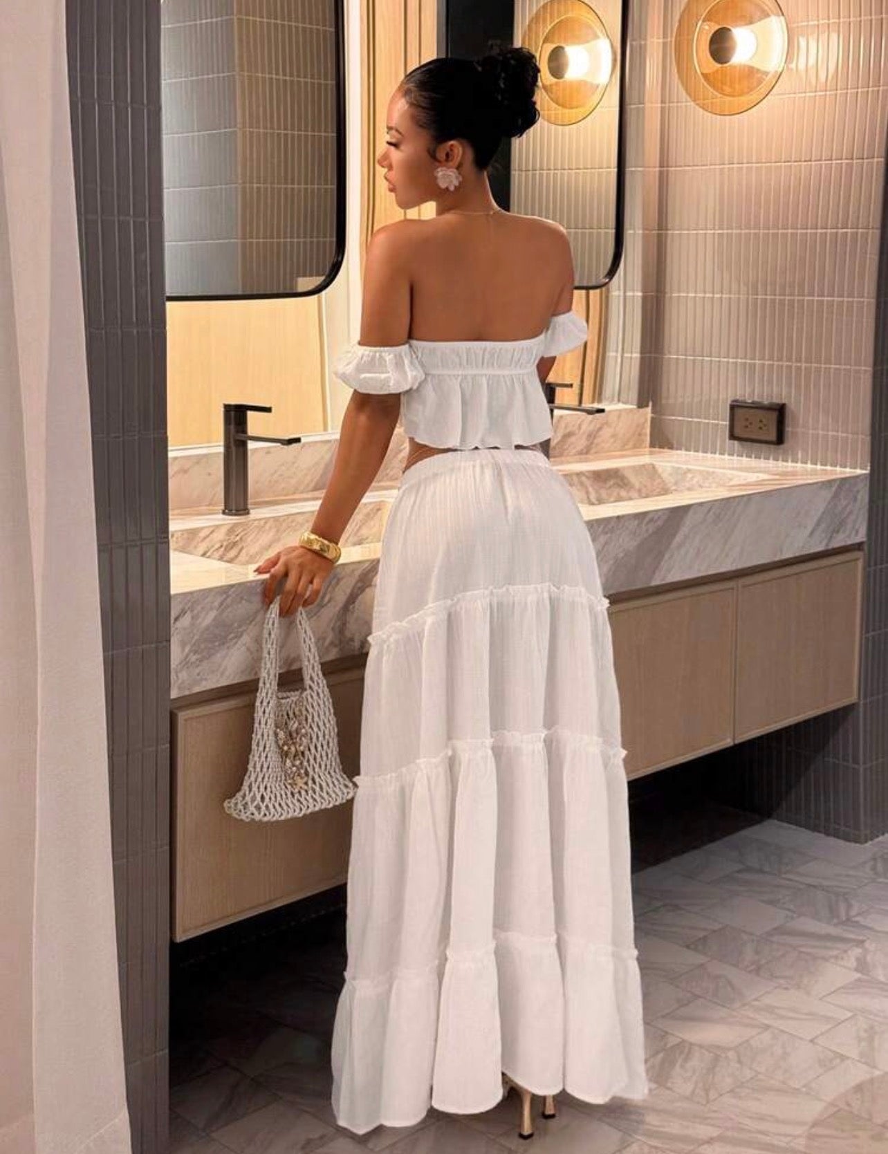 Conjunto Boho-Chic de Dos Piezas: Top Off-the-Shoulder y Falda Maxi Escalonada
