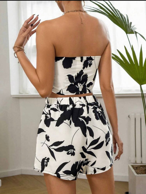 Conjunto de Dos Piezas "Acapulco" – Top Bandeau con Nudo y Short Floral