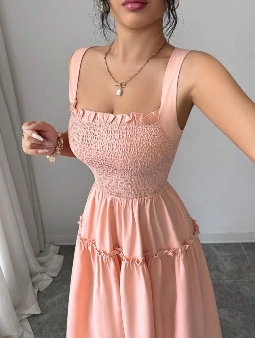 Vestido Maxi Rosa Pastel con Espalda Cruzada y Nido de Abeja