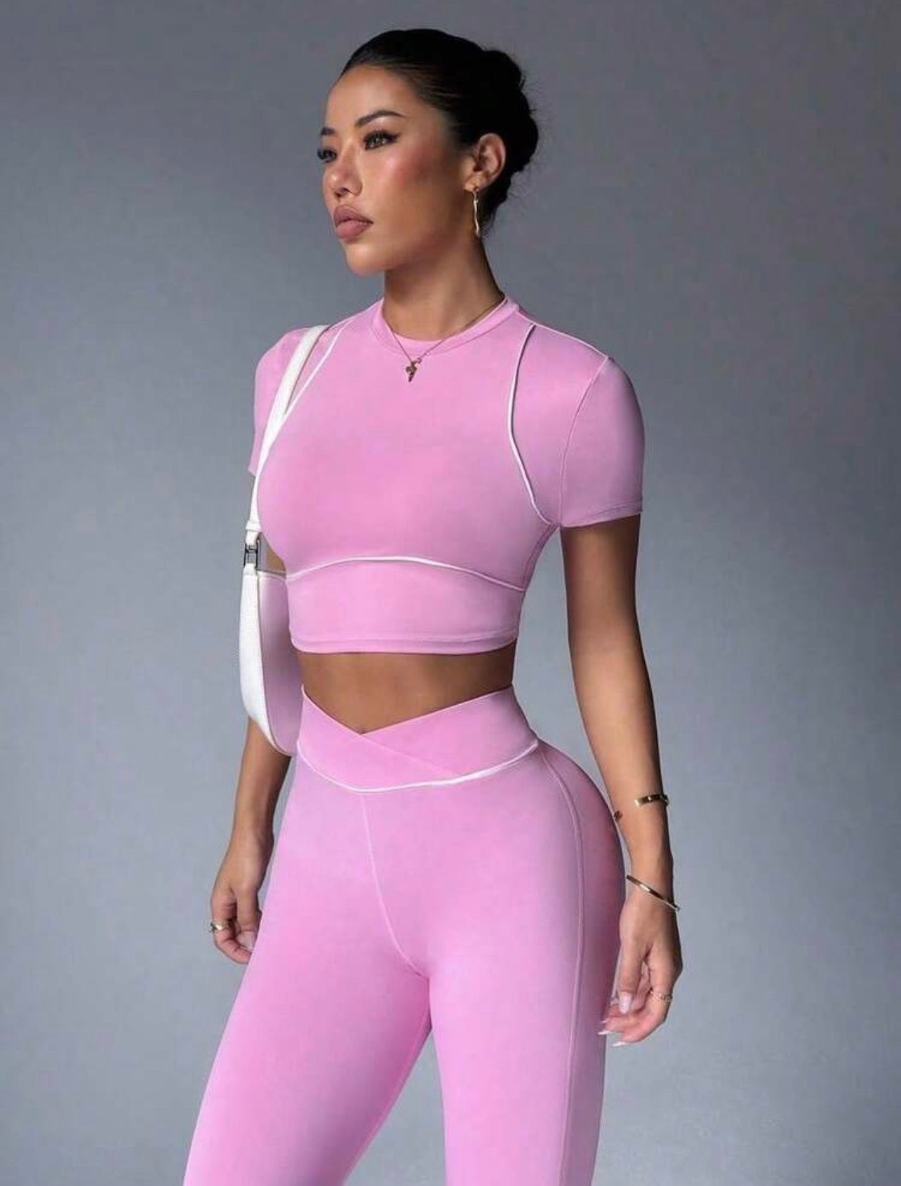 Conjunto Deportivo de 2 Piezas: Top Crop y Leggings Acampanados