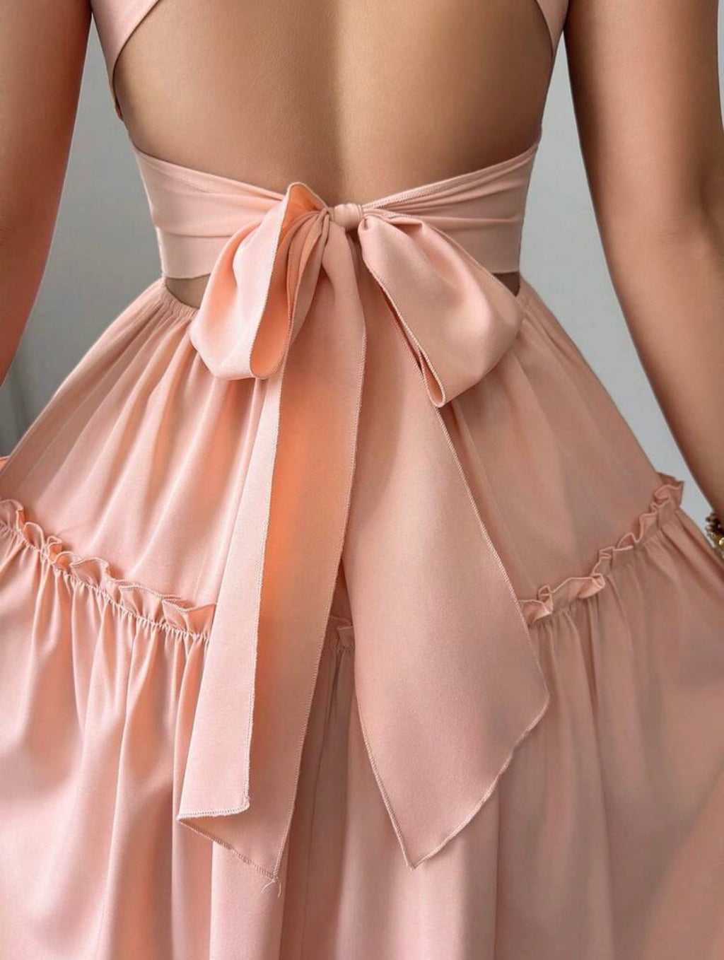 Vestido Maxi Rosa Pastel con Espalda Cruzada y Nido de Abeja