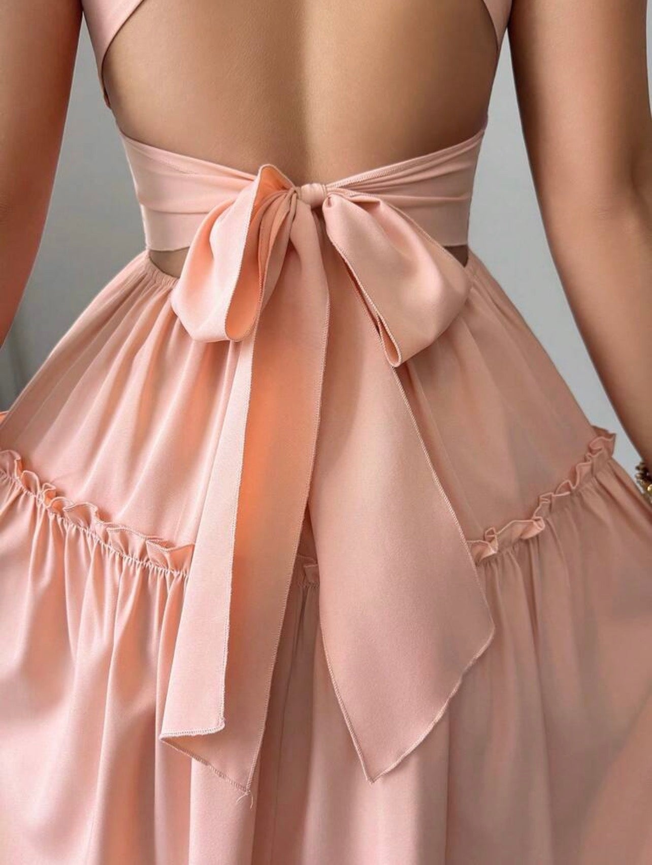 Vestido Maxi Rosa Pastel con Espalda Cruzada y Nido de Abeja