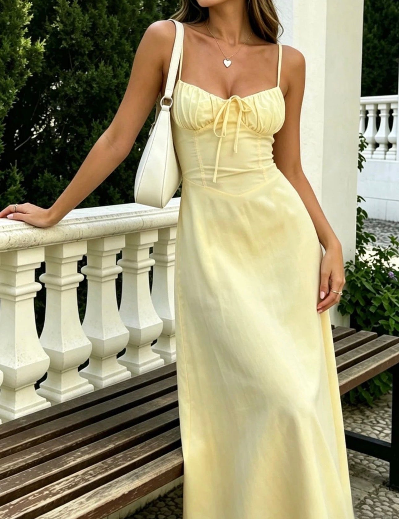 Vestido Midi Primrose – Vestido Romántico con Escote Bustier Fruncido