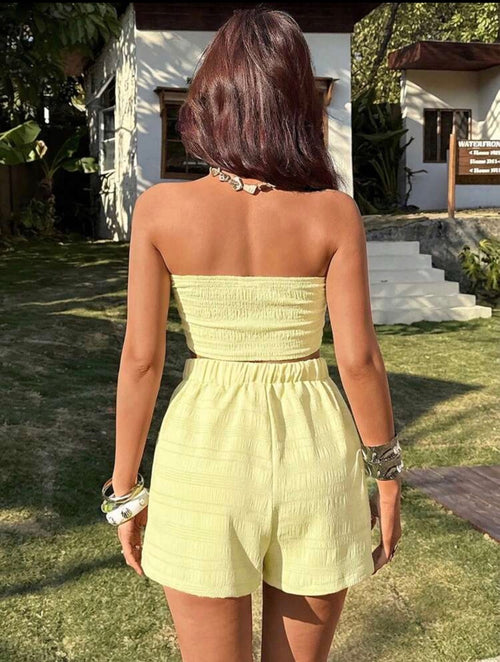 Conjunto de Dos Piezas "Aura de Verano" – Top Strapless con Lazo y Shorts de Cintura Alta