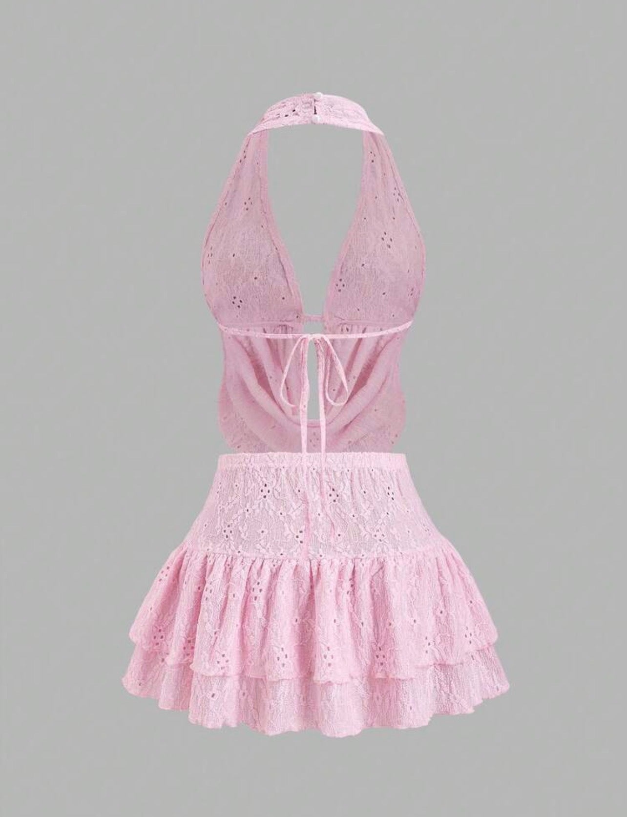 Conjunto Coquette de Dos Piezas: Top Halter Romántico y Minifalda con Volantes